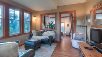 Smart TV, DVD player, books