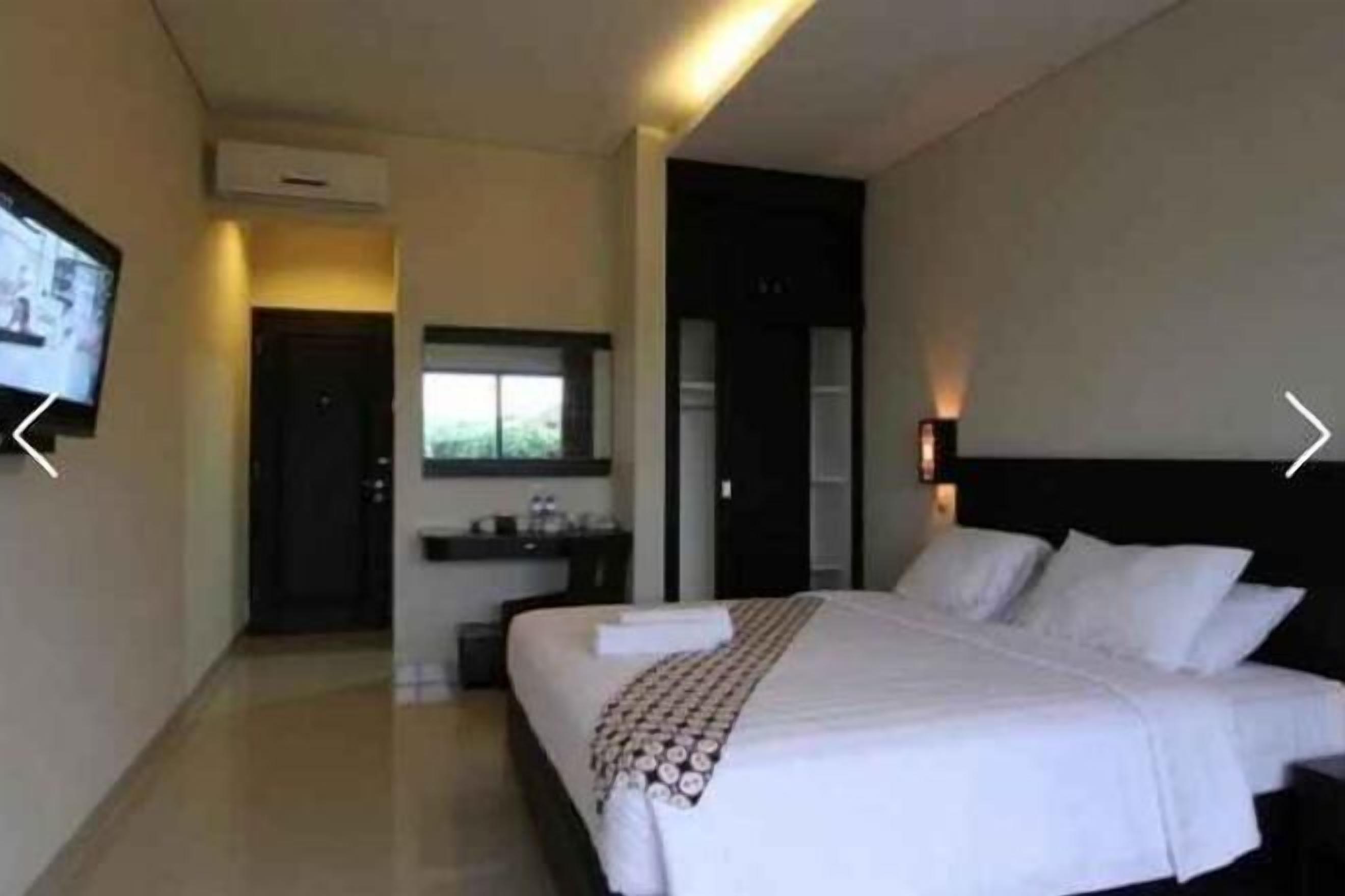 Escriptori, espai de treball apte per a portàtils i wifi gratuïta 