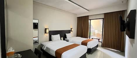 Habitación superior con 2 camas individuales | Escritorio, espacio para trabajar con laptop y wifi gratis