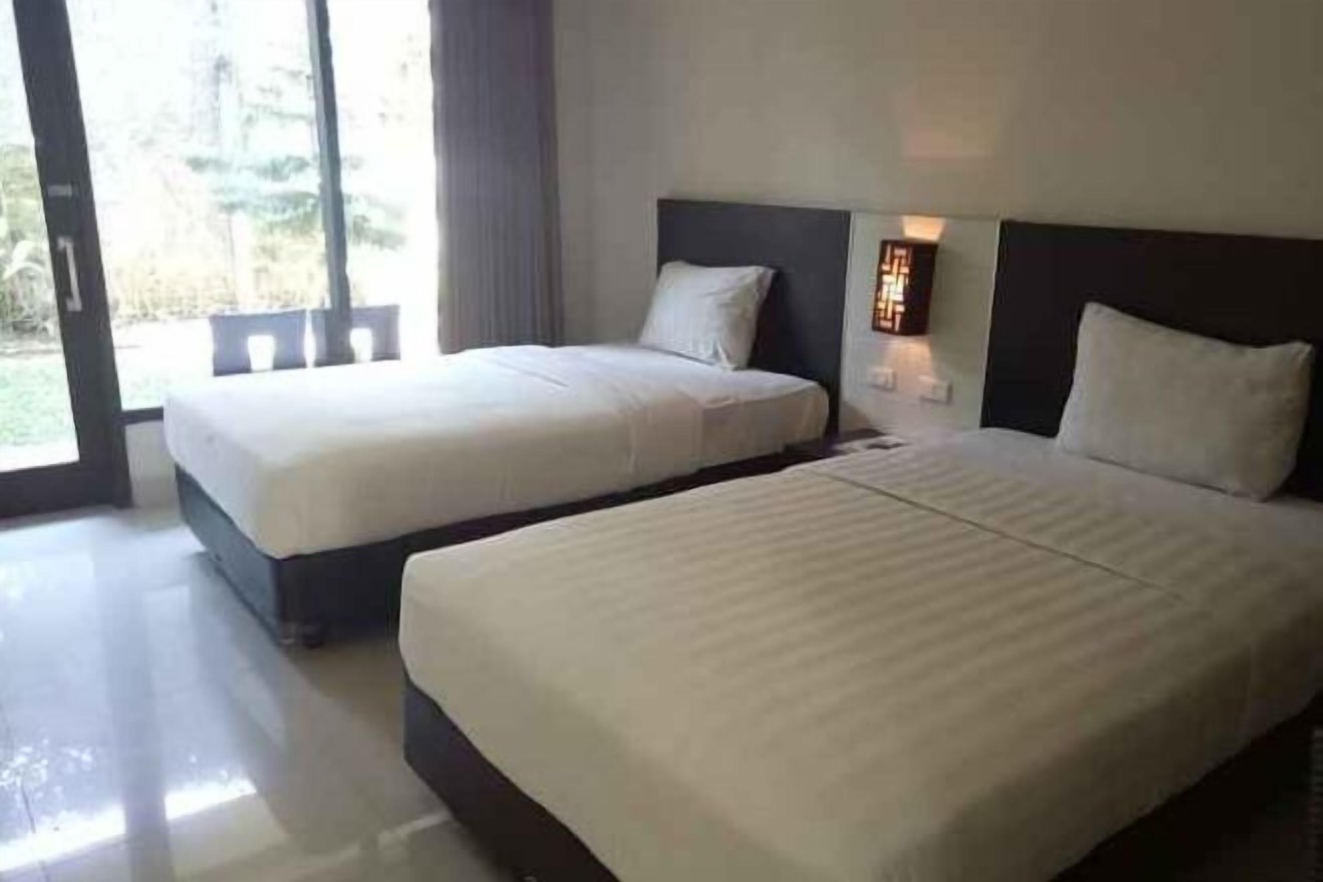 デスク、ノートパソコン用作業スペース、WiFi (無料)