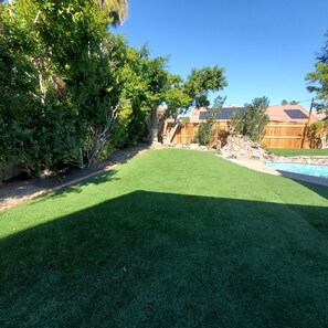 Property grounds - A tropical paradise in the desert! (Cathedral City)