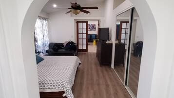 4 bedrooms, iron/ironing board, free WiFi, bed sheets