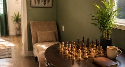 Charming Guest House in East Sac