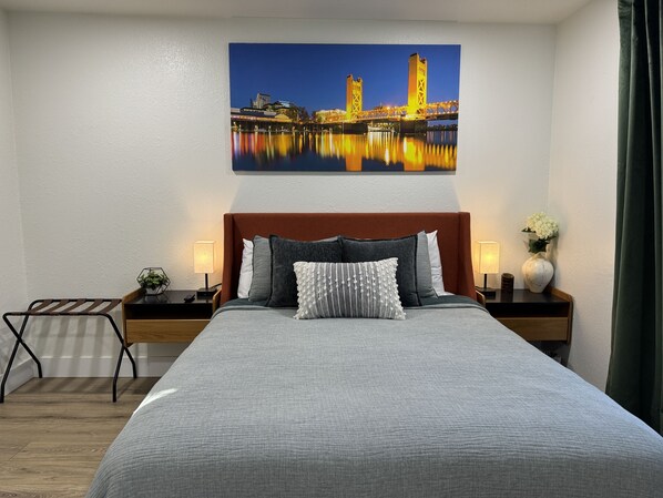 1 habitación, tabla de planchar con plancha, wifi gratis y ropa de cama