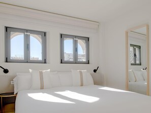 2 slaapkamers, een strijkplank/strijkijzer, internet, beddengoed