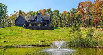 Wow! Timber Ranch Lodge, 43 acres, Sleeps 12, Family and Pet Friendly!