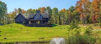 Wow! Timber Ranch Lodge, 43 acres, Sleeps 12, Family and Pet Friendly!