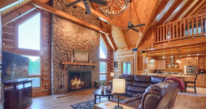 Wow! Timber Ranch Lodge, 43 acres, Sleeps 12, Family and Pet Friendly!