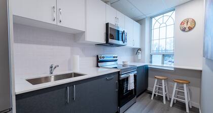 One bedroom Downton Apartment in the middle of everything London has to offer.