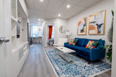 One bedroom Downton Apartment in the middle of everything London has to offer. 