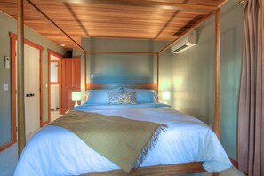 2 bedrooms, iron/ironing board, travel crib, WiFi - Newly Updated Cottage with Hot Tub, 2 fireplaces, fire pit (Eastsound)