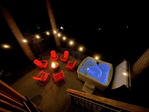 Terrace/patio - Newly Updated Cottage with Hot Tub, 2 fireplaces, fire pit (Eastsound)