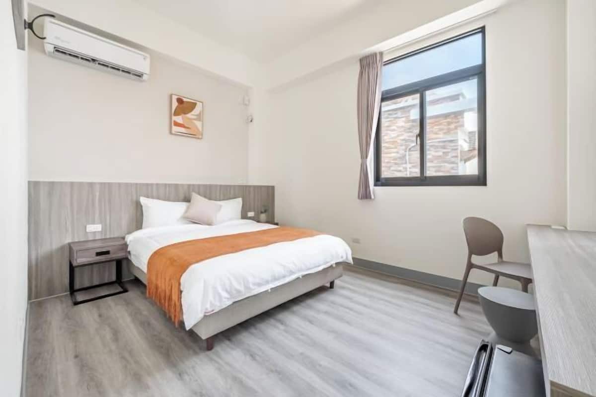 Desk, blackout drapes, WiFi (free), bed sheets
