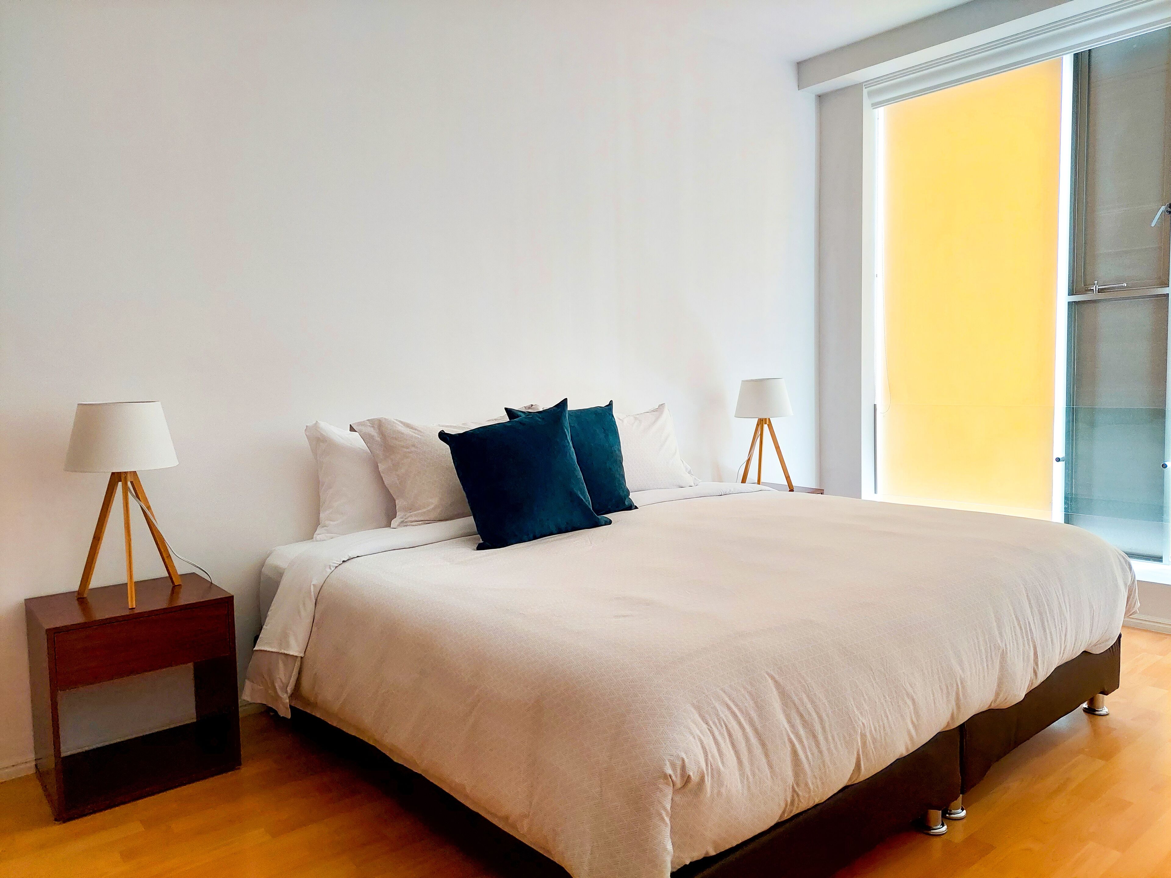 Departamento Confort | Ropa de cama hipoalergénica, cortinas blackout y insonorización 