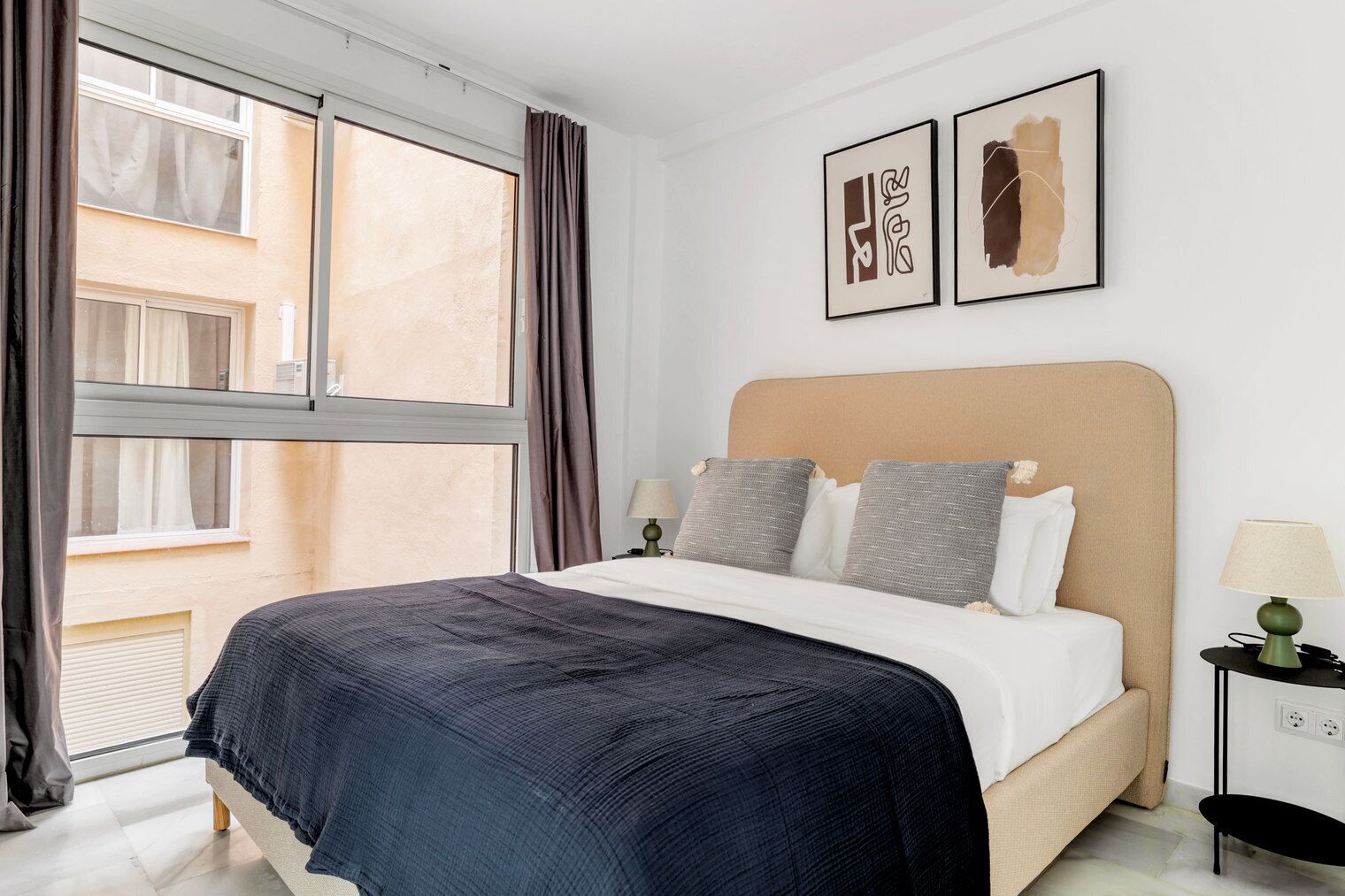 1 habitación, tabla de planchar con plancha, wifi y ropa de cama 