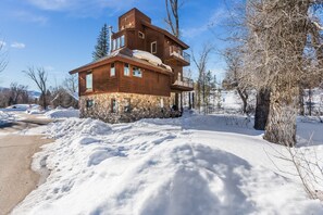 Exterior - Cozy Ski Cabin - Downtown along Creek - Private Hot Tub (Steamboat Springs)