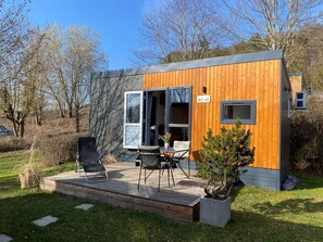 Outdoor dining - Tiny Haus Waldsee Lodge by Interhome (Wemding)