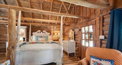 Relax at The Happy Hound – Charming Cabin Surrounded by Nature