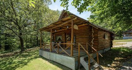 Log cabin on 100 acres-Wifi-Kitchen-Wildlife-The Happy Hound