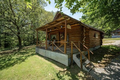 Log cabin on 100 acres-Wifi-Kitchen-Wildlife-The Happy Hound
