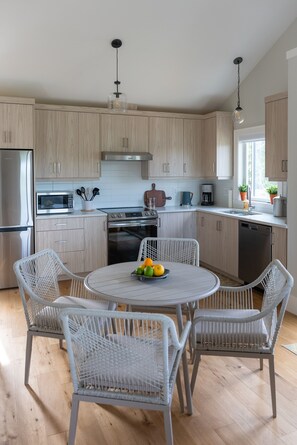 Fridge, microwave, oven, stovetop - Seabreeze Haus Lantzville (Entire Guest-Suite) (Lantzville)