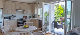 Seabreeze Haus Lantzville (Entire Guest-Suite)