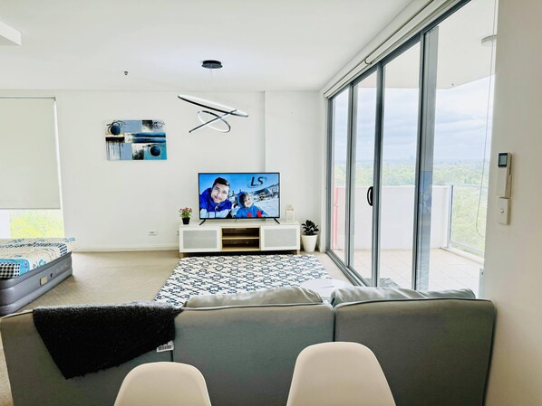 Interior - 8th flr Serenity with City Views (Liverpool)