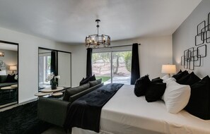 5 soverom, skrivebord, strykejern/-brett og wi-fi (inkludert)