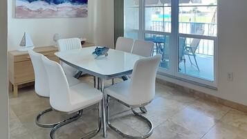 Condo (2 Bedrooms) | Servicio de la propiedad