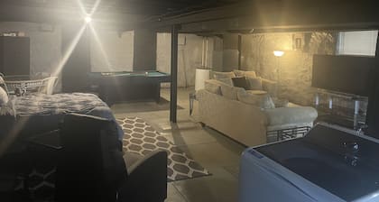 Fully furnished modern home, all access.