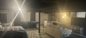 Fully furnished modern home, all access.