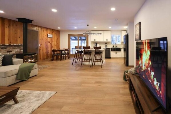 Smart TV, fireplace, ping pong, computer monitors