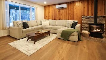 Smart TV, fireplace, ping pong, computer monitors