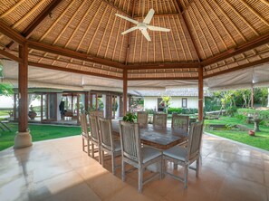 Villa | Matsal