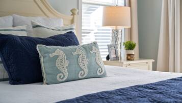 3 bedrooms, desk, iron/ironing board, travel crib