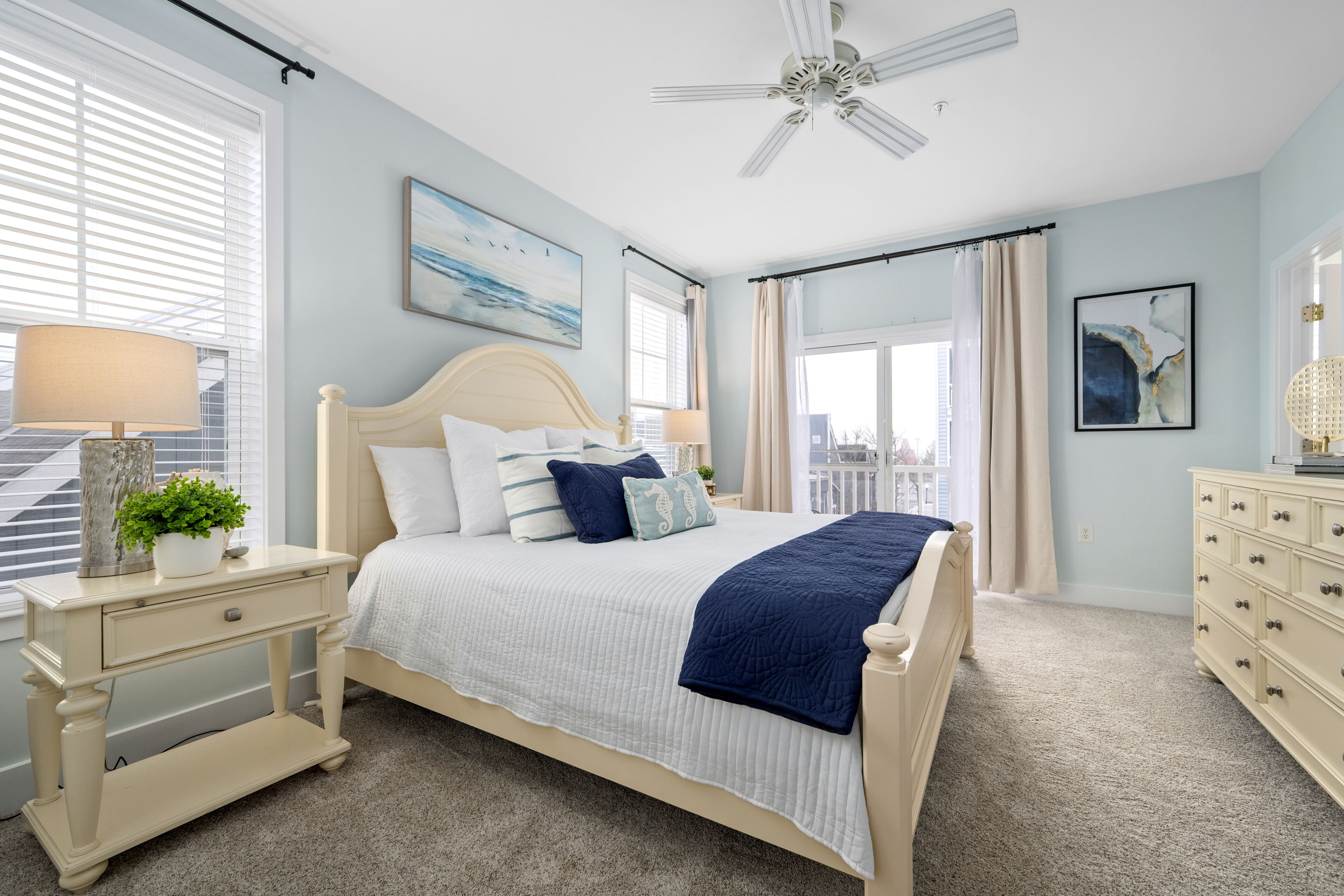 3 室のベッドルーム、デスク、アイロン / アイロン台、旅行用ベビーベッド