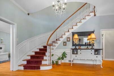 Beland Mansion Getaway – Spacious Colonial with Game Room & Lounge
