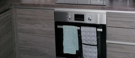 ثلاجة، ميكروويف، فرن، موقد طهي مسطح