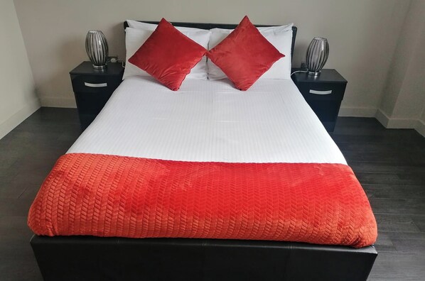 1 bedroom, WiFi, bed sheets - 1-Bed Apt Sleeps 2 with Free Parking (Sheffield)