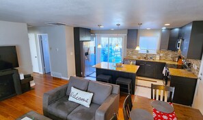 Smart TV, fireplace - Entire home 4 bedrooms in Denver, Colorado (Denver)