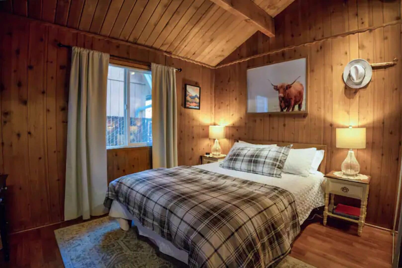 1 bedroom, desk, travel cot, free WiFi