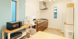 Casa, 3 quartos | Cozinha privada | Geladeira grande, micro-ondas, cooktop, torradeira