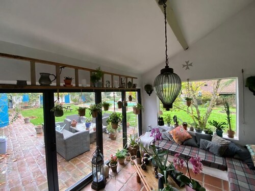 Sarron 6-Bed Villa, Sleeps 14, Pool & Parking