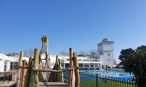 Indoor pool - Charming 3-Bed Holiday Home in Poole, Rockley Park (Poole)