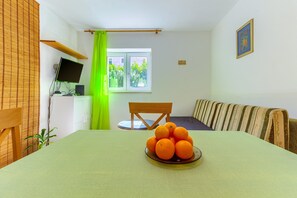 Interior - 2-bdr apt with shared garden, 3 min walk to beach (Split)