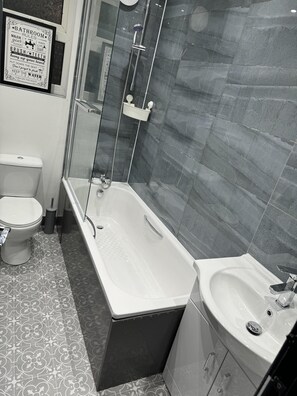 Asciugacapelli, asciugamani, shampoo