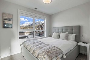 2 bedrooms, iron/ironing board, travel cot, WiFi