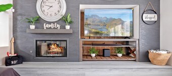 High Desert Cozy Nest!
Big & Cozy Desert Getaway/4BR •3BA•Hot Tub&Fire Pit