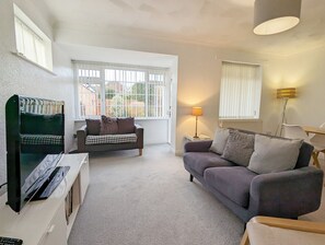 Smart TV - Marine Lodge -  a bungalow that sleeps 4 guests  in 2 bedrooms (Bognor Regis)
