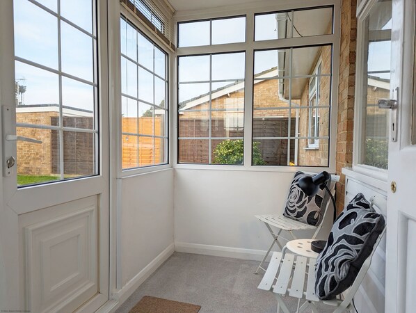 Interior - Marine Lodge -  a bungalow that sleeps 4 guests  in 2 bedrooms (Bognor Regis)